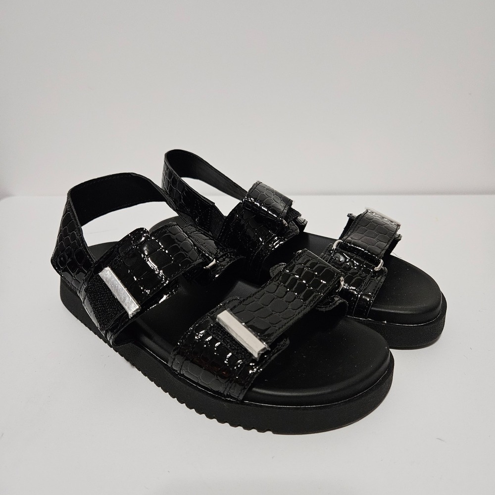 Masseys Womens Black Croc Platform Sandals Size 6W Embossed Resort Chunky